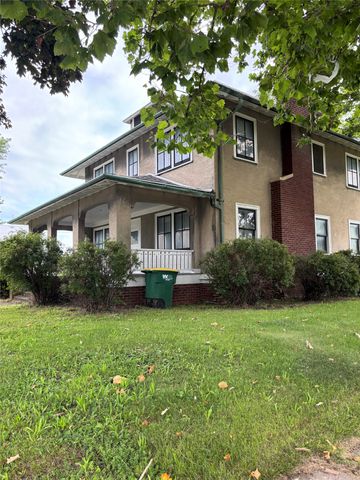 211 S Maple Street, Creston, IA 50801