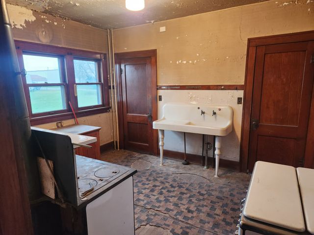 211 S Maple Street, Creston, IA 50801