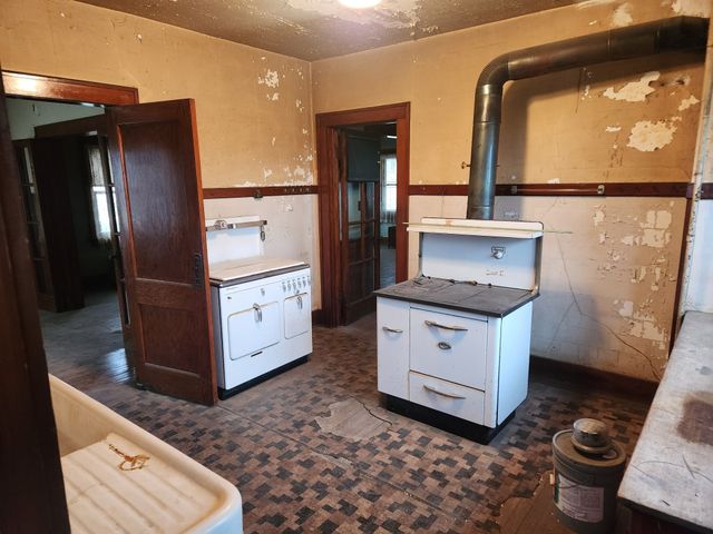 211 S Maple Street, Creston, IA 50801