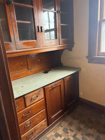 211 S Maple Street, Creston, IA 50801