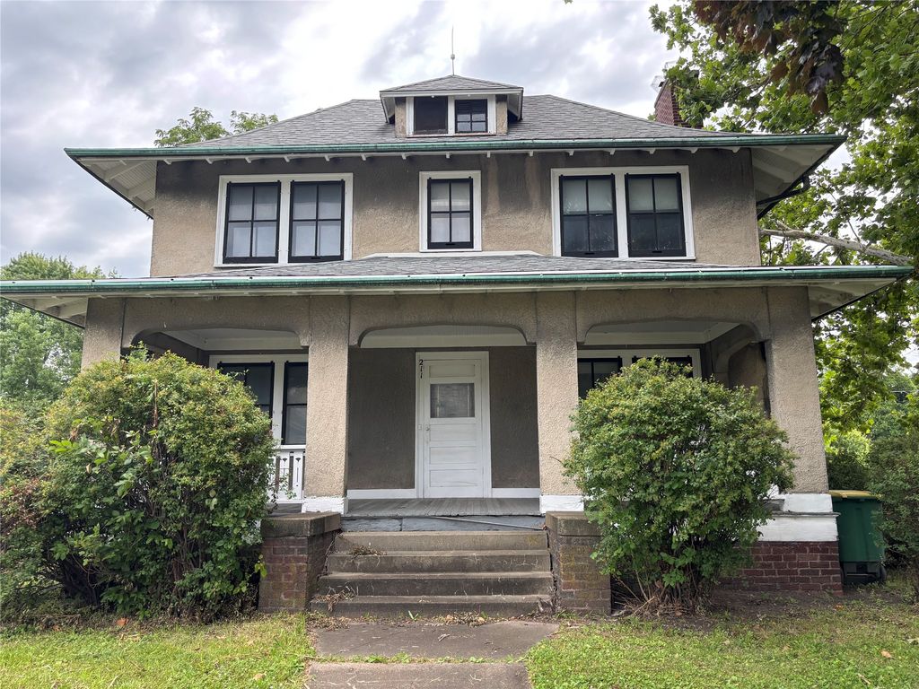 211 S Maple Street, Creston, IA 50801