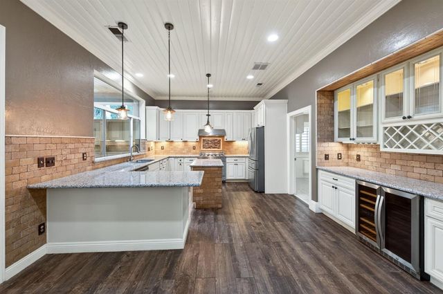 2450 W Beechwood Avenue, Fresno, CA 93711