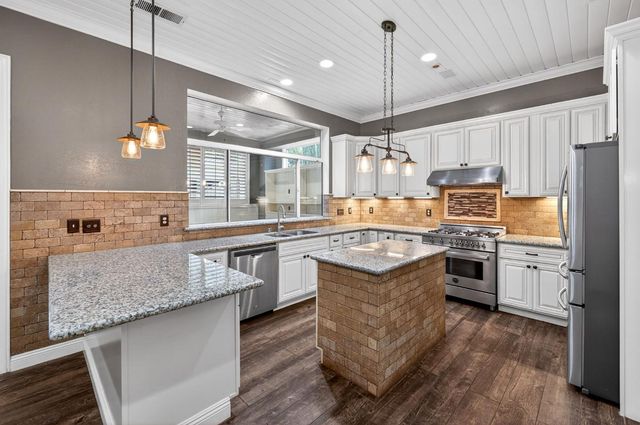 2450 W Beechwood Avenue, Fresno, CA 93711