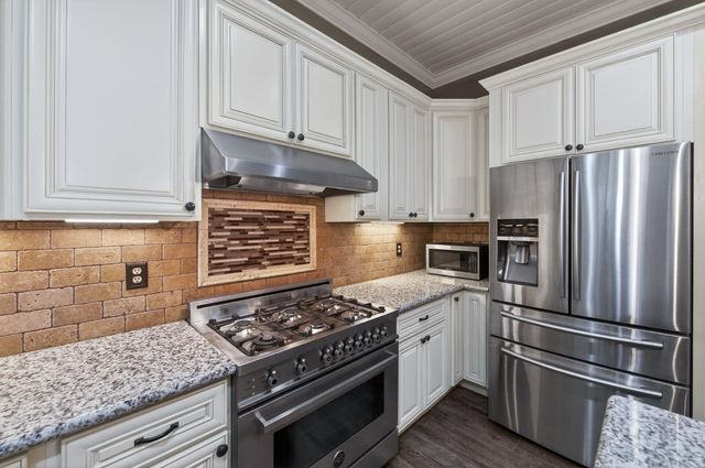 2450 W Beechwood Avenue, Fresno, CA 93711