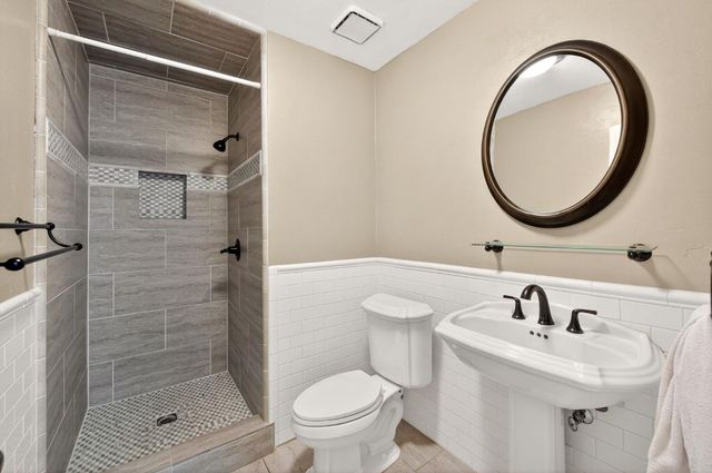 2450 W Beechwood Avenue, Fresno, CA 93711