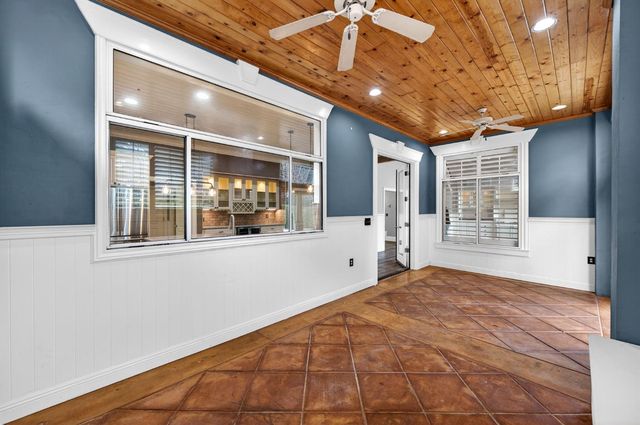 2450 W Beechwood Avenue, Fresno, CA 93711