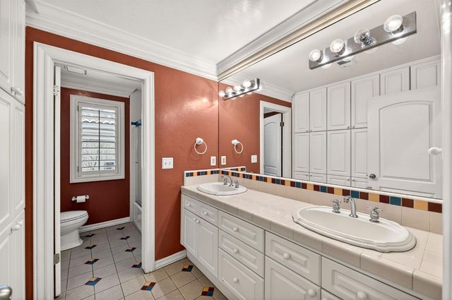 2450 W Beechwood Avenue, Fresno, CA 93711