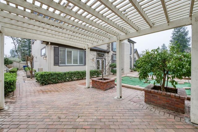 2450 W Beechwood Avenue, Fresno, CA 93711