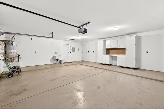 2450 W Beechwood Avenue, Fresno, CA 93711