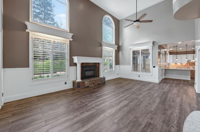 2450 W Beechwood Avenue, Fresno, CA 93711