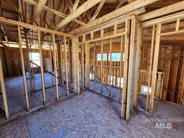 5050 E Baumgartner Rd, Featherville, ID 83647
