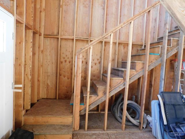 5050 E Baumgartner Rd, Featherville, ID 83647
