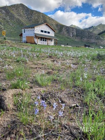 5050 E Baumgartner Rd, Featherville, ID 83647