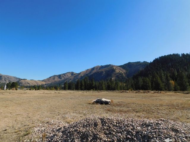 5050 E Baumgartner Rd, Featherville, ID 83647