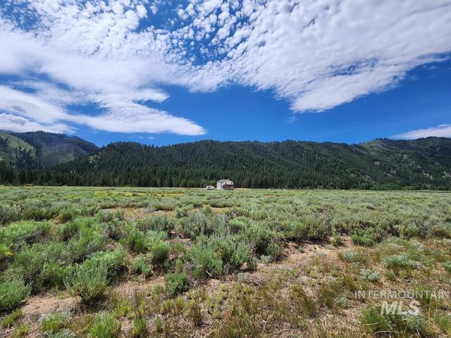 5050 E Baumgartner Rd, Featherville, ID 83647