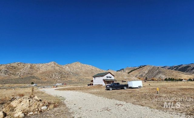5050 E Baumgartner Rd, Featherville, ID 83647