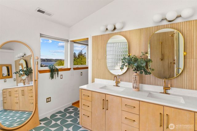 512 72nd Avenue NE, Olympia, WA 98506