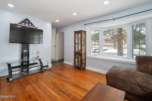 20 N Elmhurst Avenue, Colonie, NY 12205