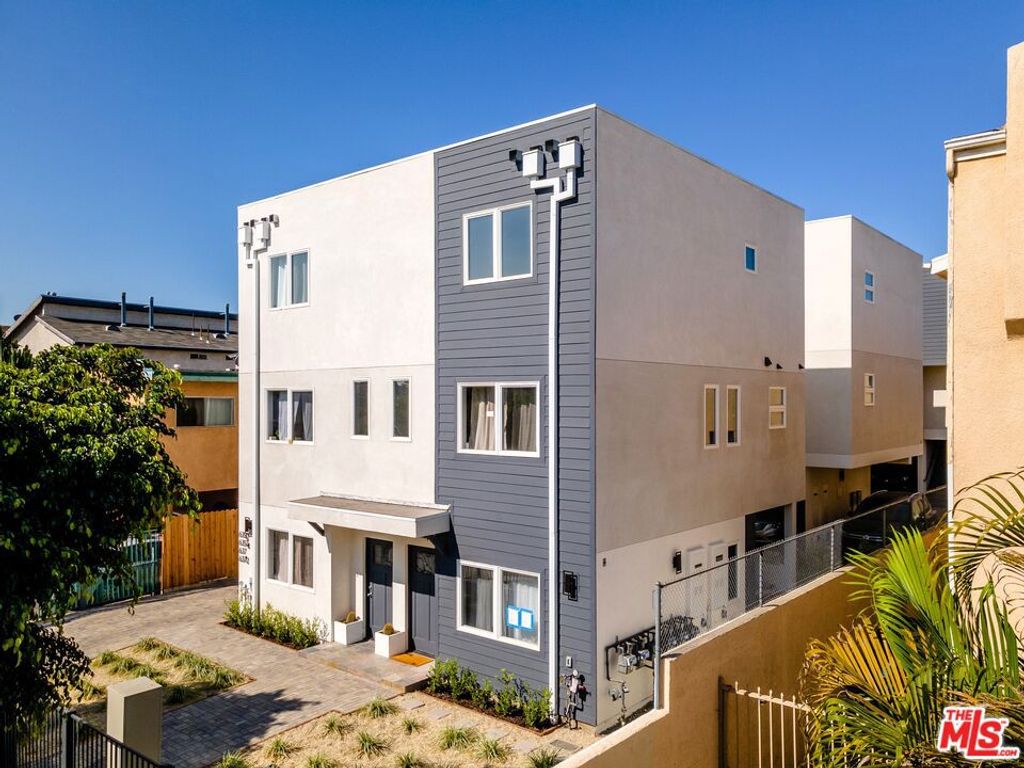 635 N Harvard Boulevard, Los Angeles, CA 90004 — photo 2
