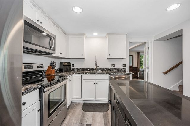 32 Honor Roll Rd, Pelham, NH 03076