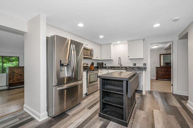 32 Honor Roll Rd, Pelham, NH 03076