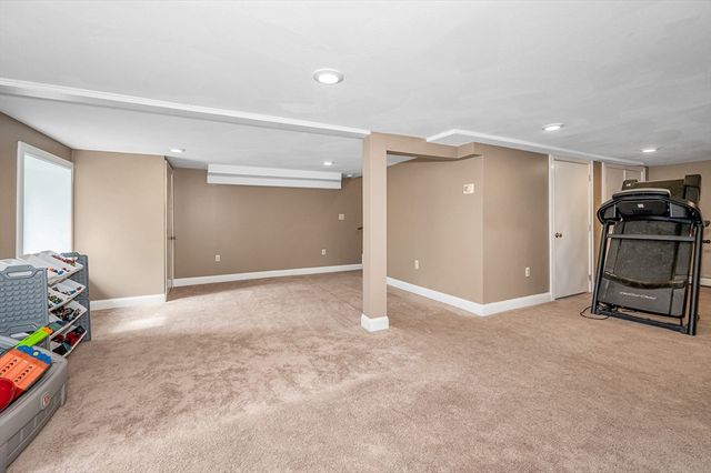 32 Honor Roll Rd, Pelham, NH 03076