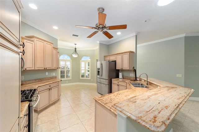 565 SOCIETY HILL CIRCLE, The Villages, FL 32162