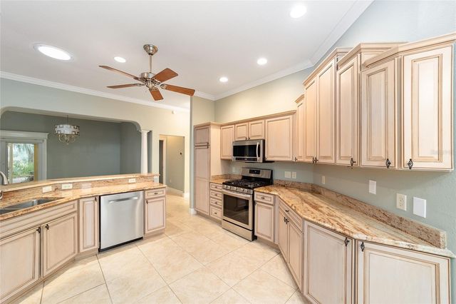 565 SOCIETY HILL CIRCLE, The Villages, FL 32162