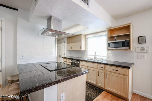 10415 N 11TH Street 1, Phoenix, AZ 85020