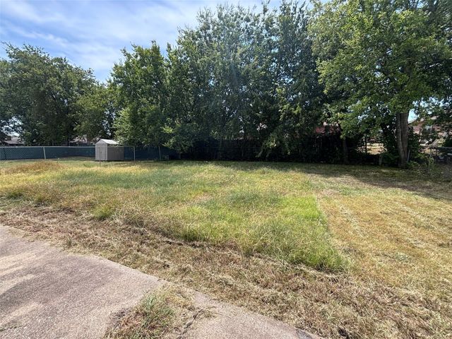 1002 Shenandoah Drive, Arlington, TX 76014