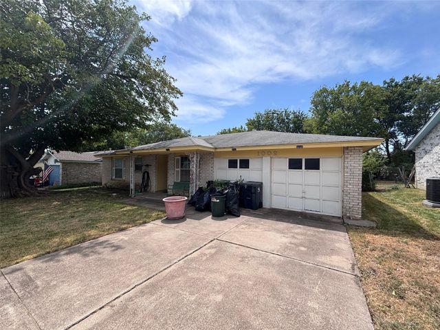 1002 Shenandoah Drive, Arlington, TX 76014