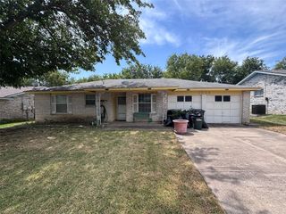 1002 Shenandoah Drive, Arlington, TX 76014