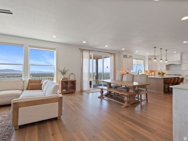 1447 N SHADOW WOOD DR, Kaysville, UT 84037