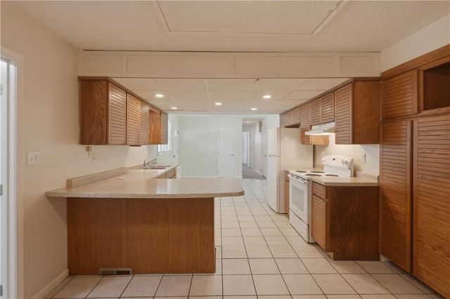 7802 E 112 Street, Kansas City, MO 64134