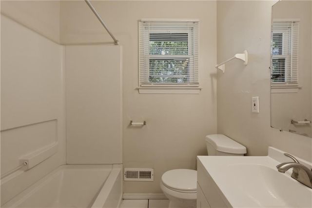 7802 E 112 Street, Kansas City, MO 64134