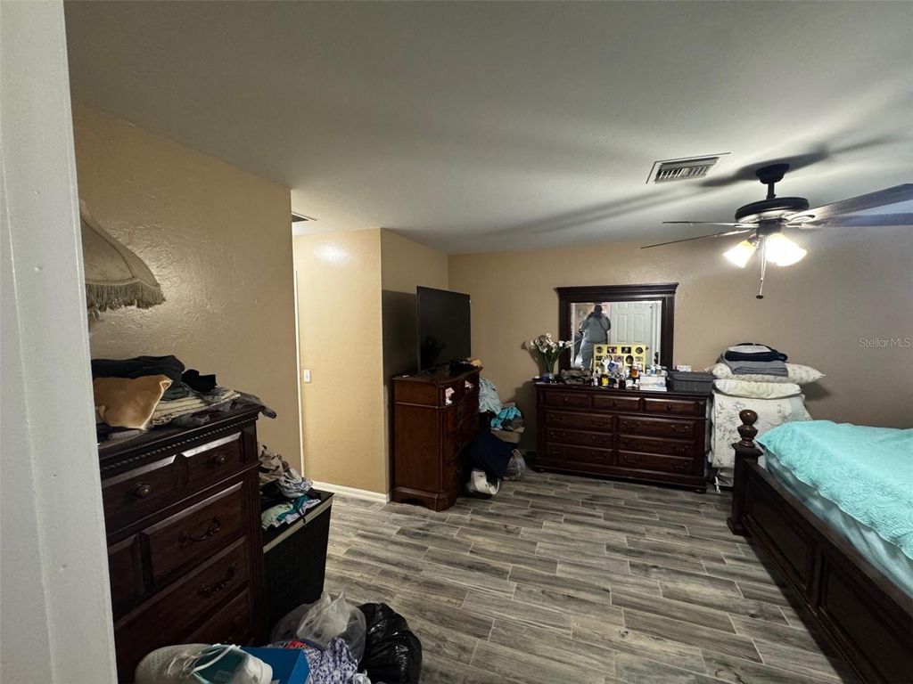 Image 13 of property listing at 2020 SAVONA PARKWAY W, Cape Coral, FL 33914