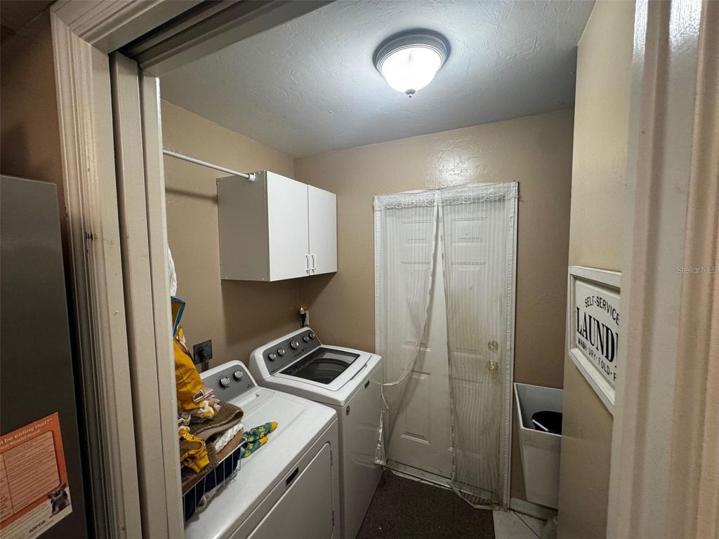 Image 15 of property listing at 2020 SAVONA PARKWAY W, Cape Coral, FL 33914