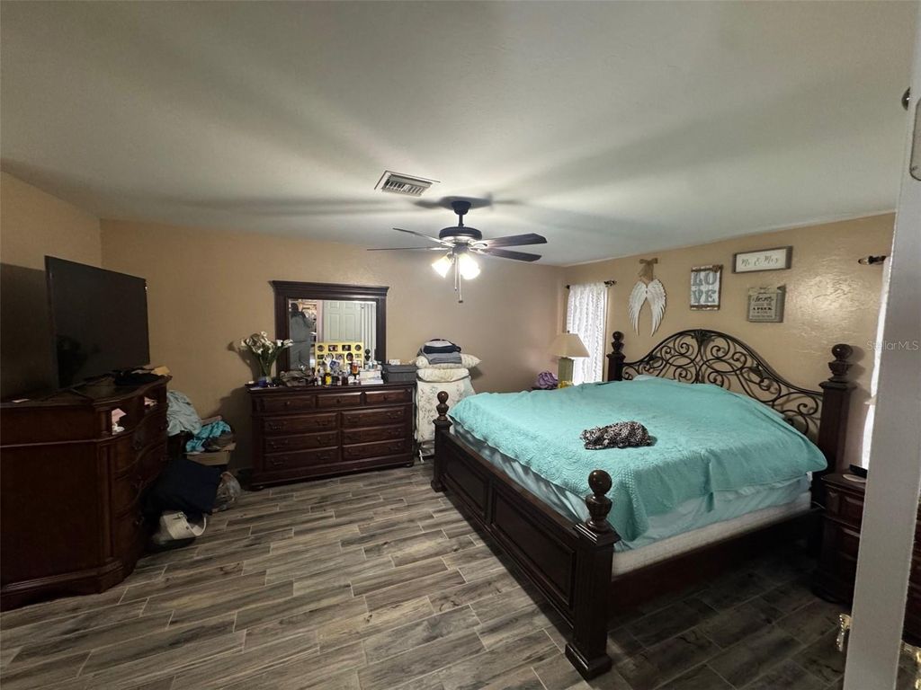 Image 10 of property listing at 2020 SAVONA PARKWAY W, Cape Coral, FL 33914