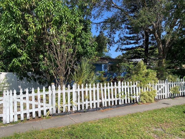 1635 NE 160th St, North Miami Beach, FL 33162