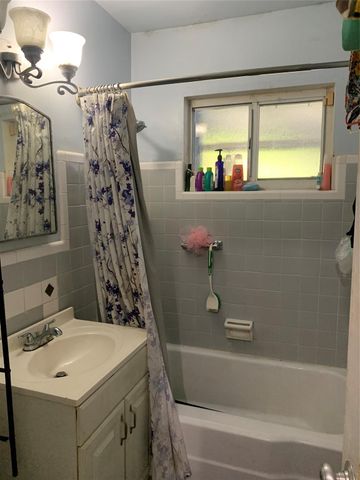 1635 NE 160th St, North Miami Beach, FL 33162