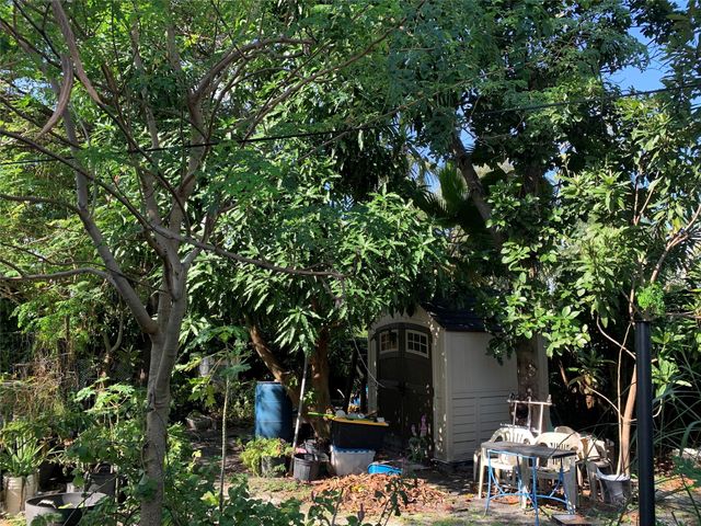 1635 NE 160th St, North Miami Beach, FL 33162