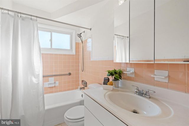 6200 ROCKHURST RD, Bethesda, MD 20817