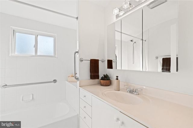 6200 ROCKHURST RD, Bethesda, MD 20817