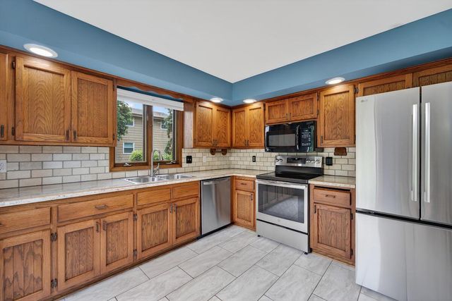 6028 Quaker Hill ROAD, Racine, WI 53406