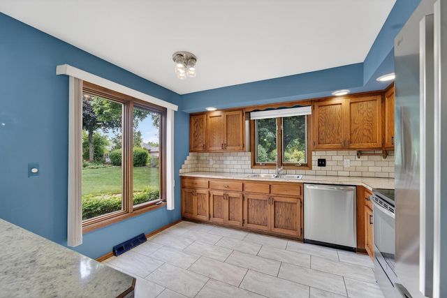 6028 Quaker Hill ROAD, Racine, WI 53406