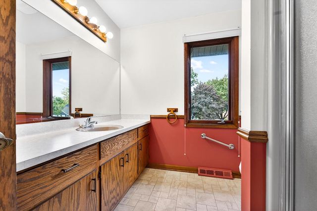 6028 Quaker Hill ROAD, Racine, WI 53406