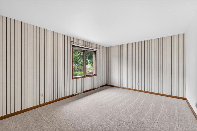6028 Quaker Hill ROAD, Racine, WI 53406
