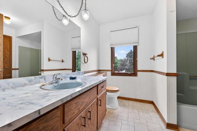 6028 Quaker Hill ROAD, Racine, WI 53406