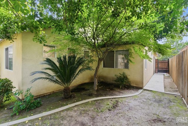 506 Baltimore Drive, Bakersfield, CA 93312