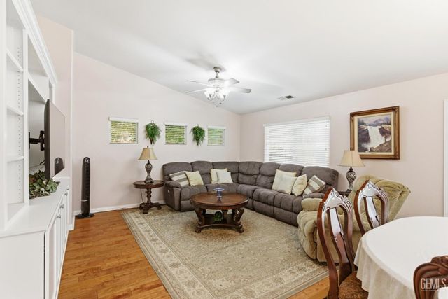 506 Baltimore Drive, Bakersfield, CA 93312